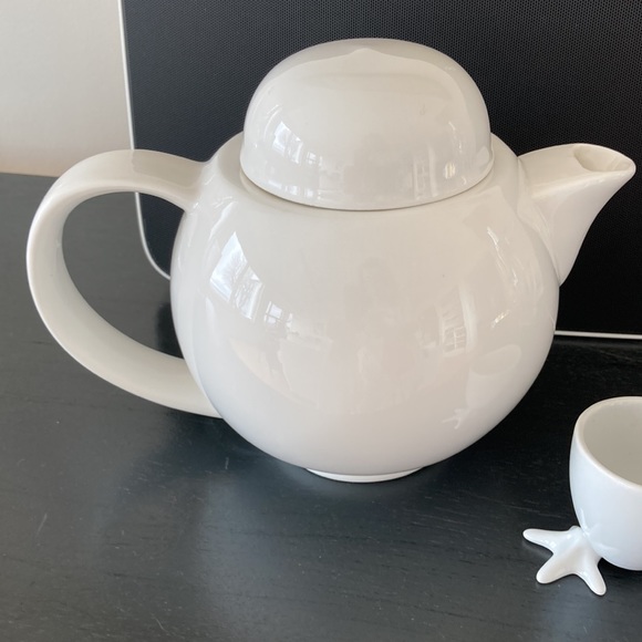 Maxwell Williams Tea Pot - Picture 3 of 6